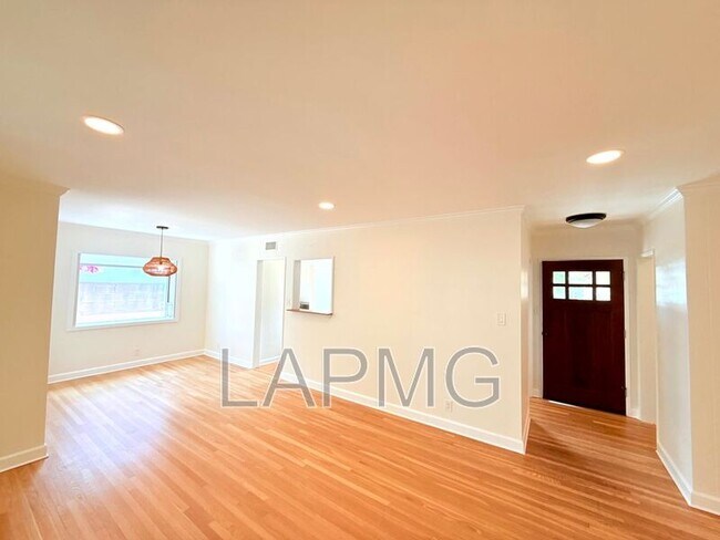 Building Photo - 16457 Gledhill St