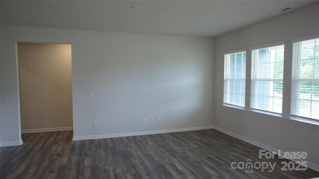 Building Photo - 137 Pampas Pl