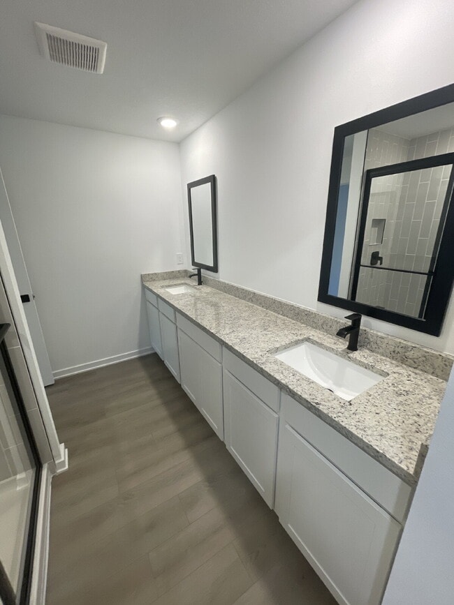 Building Photo - 1270 Ahoy Ave