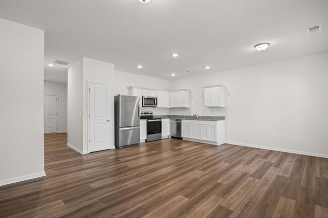 Building Photo - ***MOVE IN SPECIAL -$500 OF FIRST 2 MONTHS RENT WITH A FEBRARY 27TH OR SOONER MOVE IN DATE***Welc...