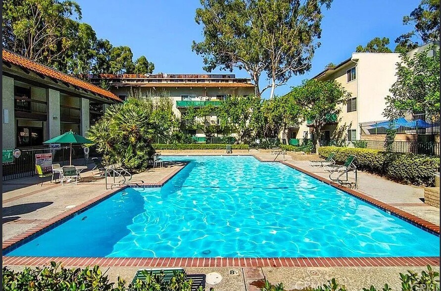 Building Photo - 5460 White Oak Ave