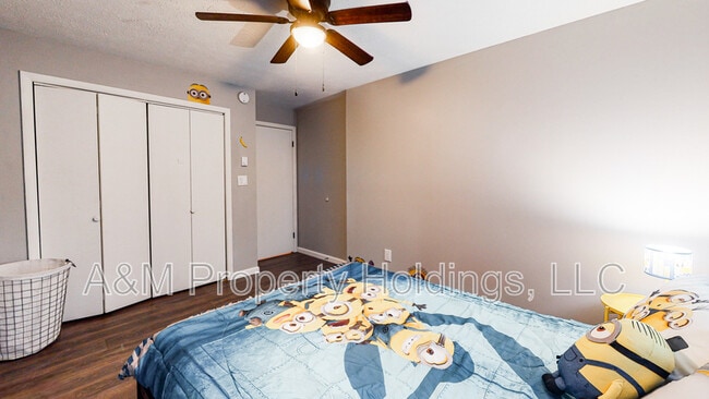 Building Photo - 3120 Greenbriar Dr