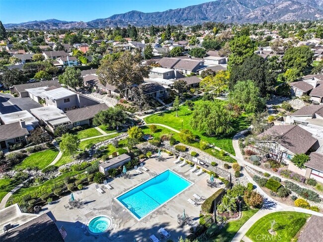 Building Photo - 1619 Carmel Cir W