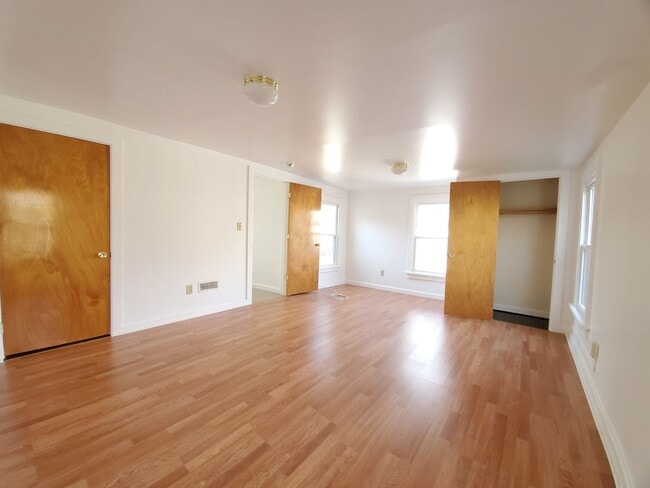 Building Photo - Adorable 3 bed 1 bath home For Rent in Bridgeton - $1575