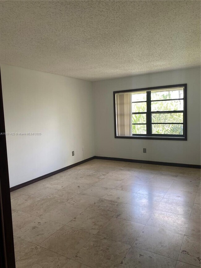Building Photo - 9301 SW 92nd Ave