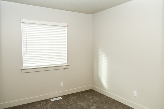 Building Photo - 2762 W 450 N