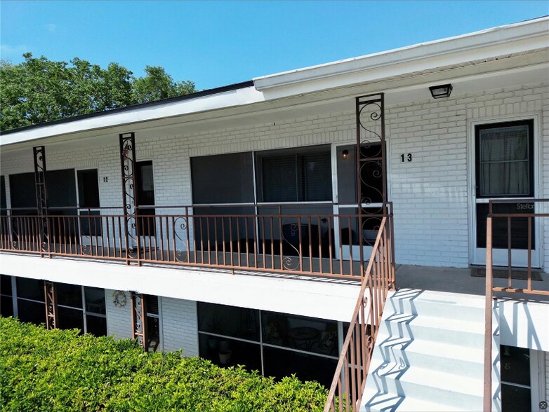 Building Photo - 2348 Shelley St