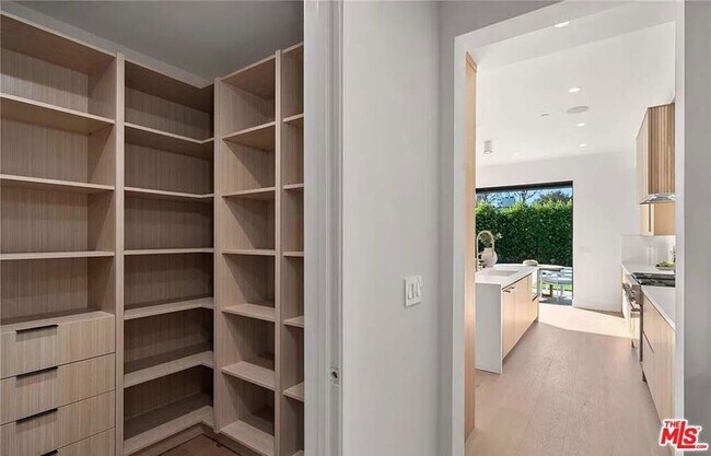 Building Photo - 4453 Gentry Ave