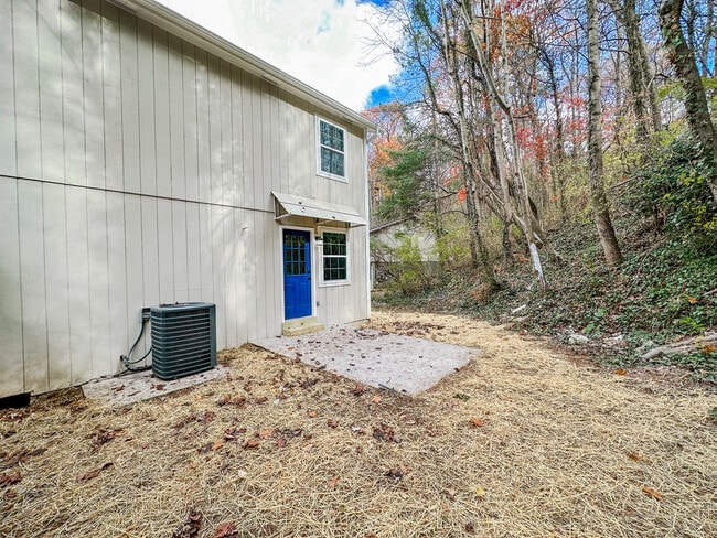 Building Photo - 809 Teaberry Ln