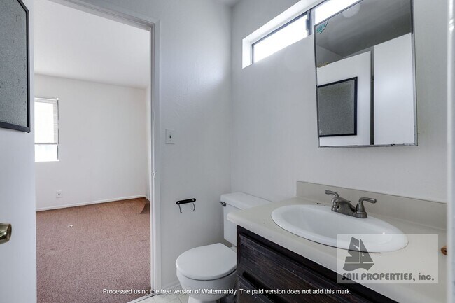 Building Photo - 502 12th St