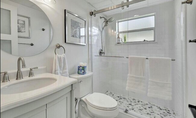 Building Photo - 581 Monaco Way