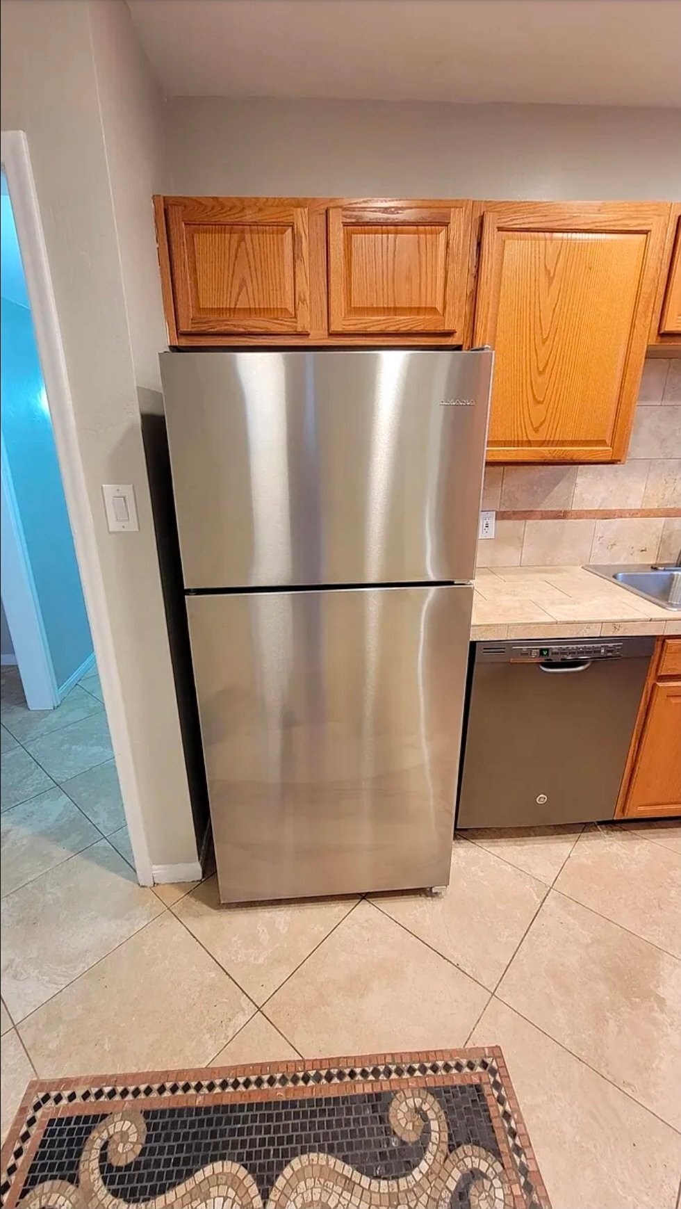 Building Photo - 730 E 1st St