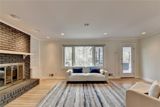 Building Photo - 3914 Granger Dr