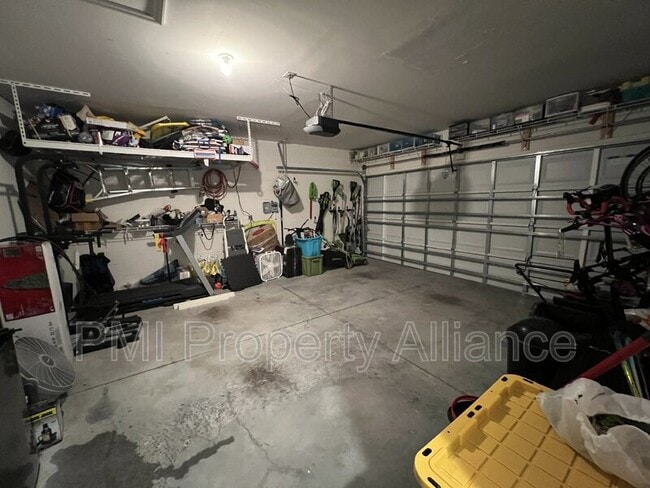 Building Photo - 617 Autumn Breeze St