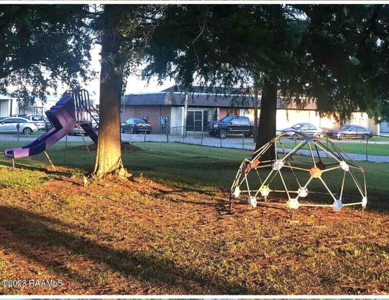 Building Photo - 404 N Landry Dr