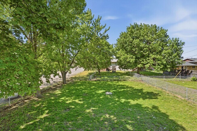 Building Photo - 2705 N Robie Ct