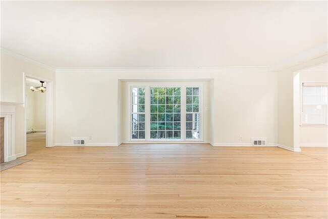 Building Photo - 200 W Paces Ferry Rd NW