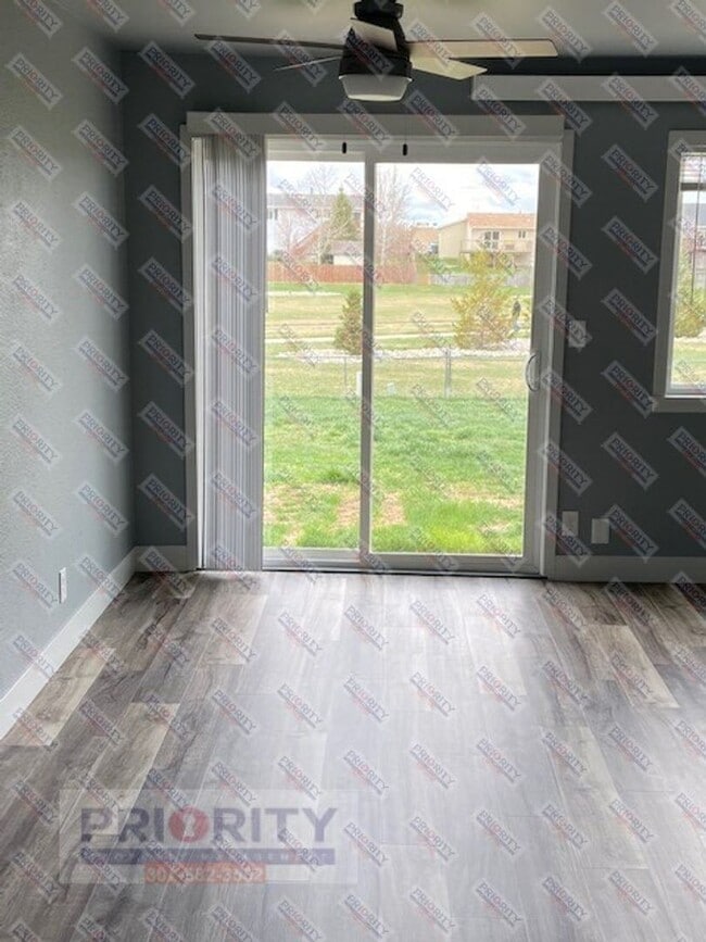 Building Photo - Townhome with a garage!