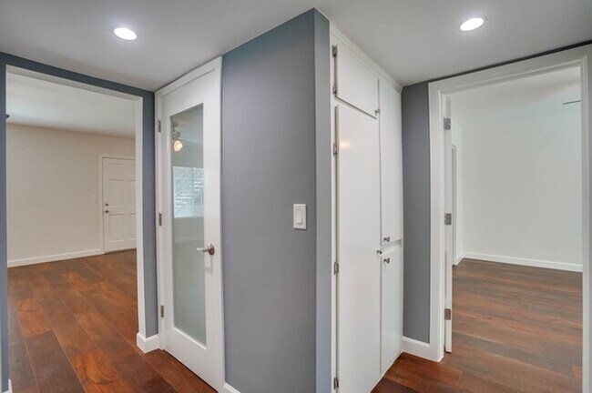 Building Photo - 920 Enterprise Ave