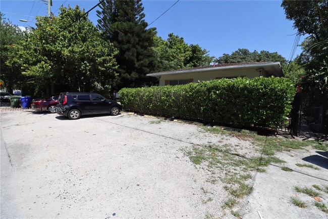 Building Photo - 777 NE 85th St