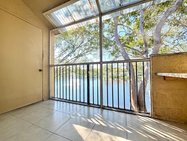 Building Photo - 660 Cypress Club Way