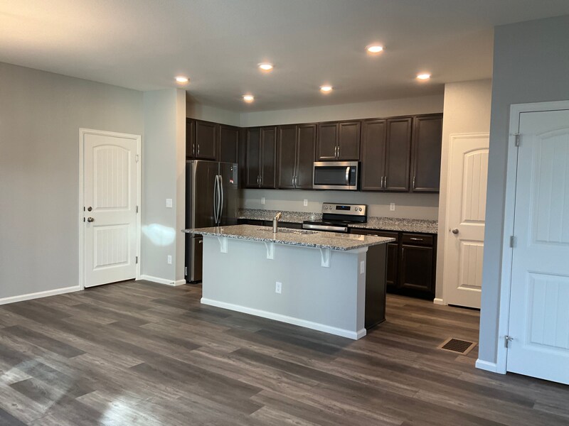 Building Photo - 21250 E Radcliff Pl