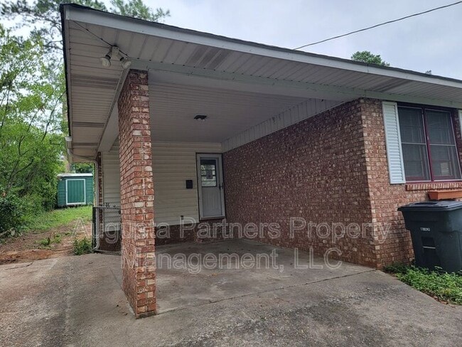 Building Photo - 1125 Crestview Dr