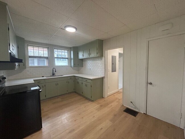 Building Photo - 1614 43rd Street Ensley