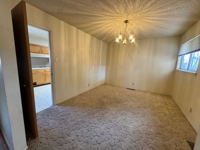 Building Photo - Well-maintained Northeast Gem!