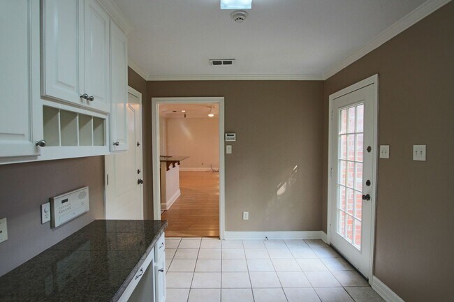 Building Photo - 1202 River Bend Dr