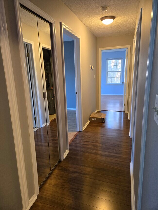 Building Photo - 289 English Pl