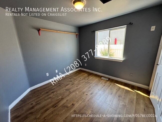 Building Photo - 17614 Silk Ave