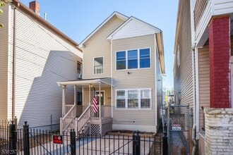 Building Photo - 284 S 6th St