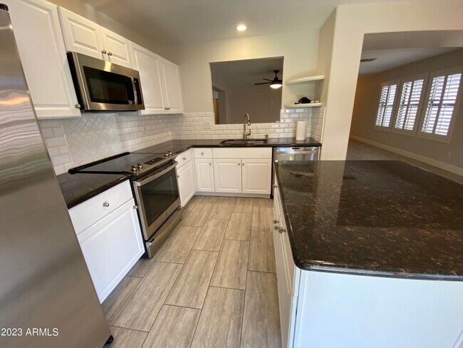 Building Photo - 10541 W Angels Ln