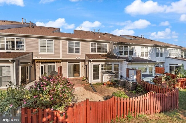 Building Photo - 44210 Shady Glen Terrace