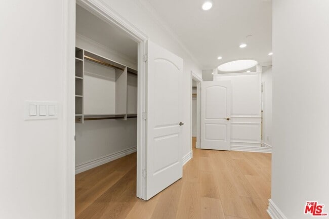 Building Photo - 1725 Loma Vista Dr