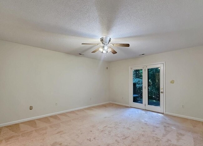 Building Photo - Beaver Creek Condo Enjoy Living at it's Fi...
