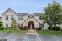 Building Photo - 136 Hiddenwood Dr