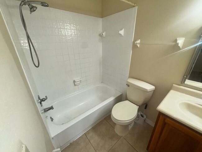 Building Photo - 1608 Long Ridge Ct