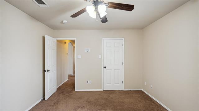 Building Photo - 613 W Sheila Cir