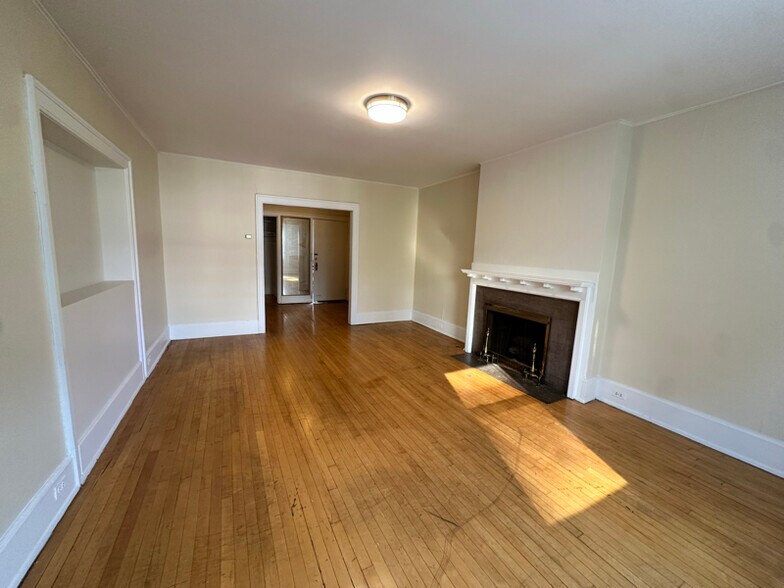 Primary Photo - 1030 N Marshall St