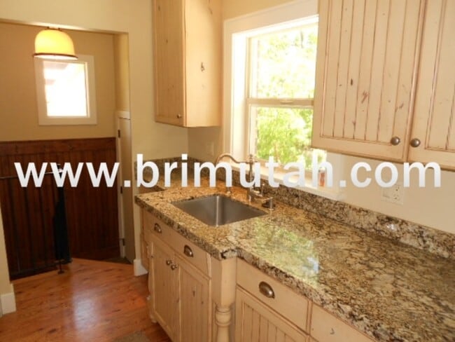 Building Photo - 1341 E Kensington Ave