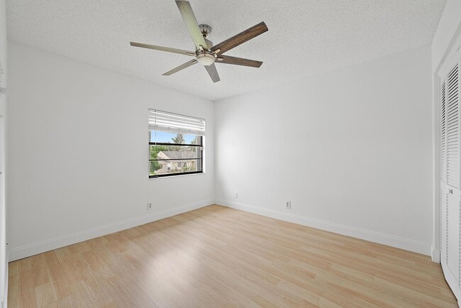 Building Photo - 4631 Brook Dr