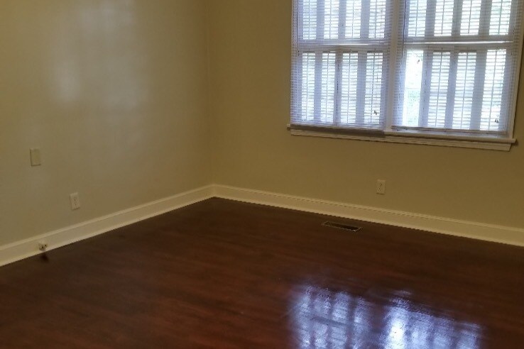 Building Photo - 111 Canyon Dr