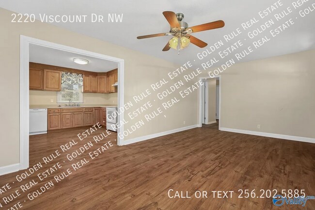 Building Photo - 2220 Viscount Dr NW