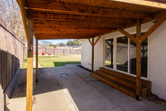 Building Photo - 2817 Crest Ridge Dr