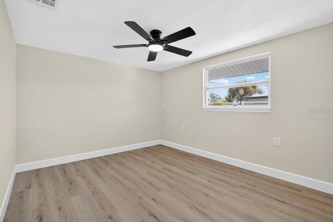 Building Photo - 420 Palm Creek Dr