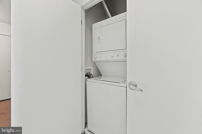 Building Photo - 2120 Vermont Ave NW