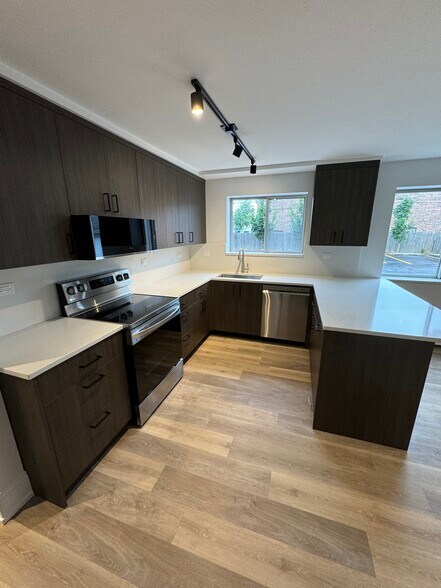 Modern Kitchen - 603 S McKinley Ave