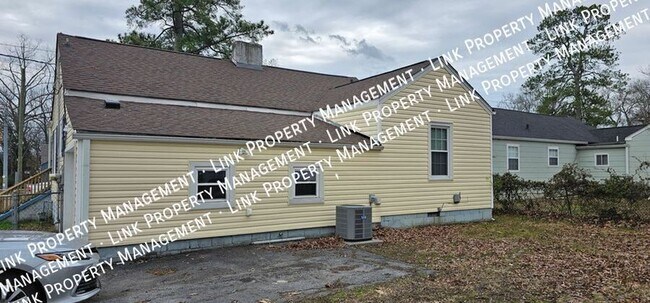 Building Photo - DON'T MISS this Remodeled 2 bedroom conven...